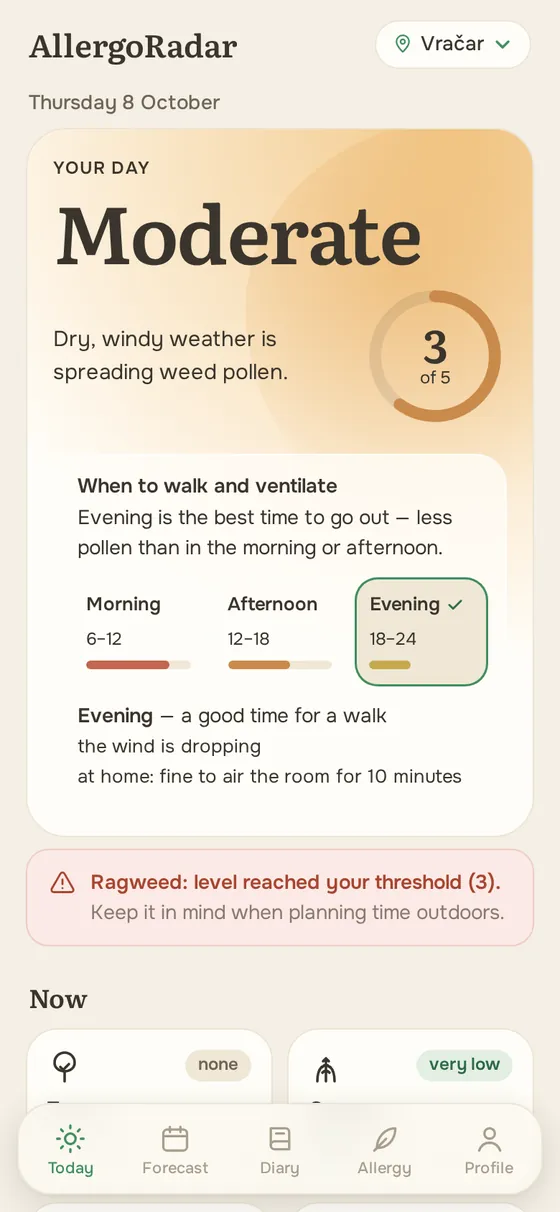 AllergoRadar app, Today screen: a moderate pollen day with the best time to go outside and an alert for ragweed